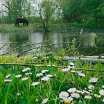 Les Aires En Scenes Au Bord De L'eau Bed & Breakfast