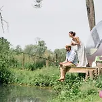 Bed & Breakfast Les Aires En Scenes Au Bord De L'eau 4*