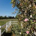 Bed & Breakfast Les Aires En Scenes Au Bord De L'eau