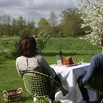 Bed & Breakfast Les Aires En Scenes Au Bord De L'eau 4*