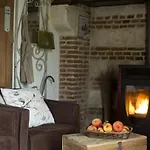 Bed & Breakfast Les Aires En Scenes Au Bord De L'eau 4*