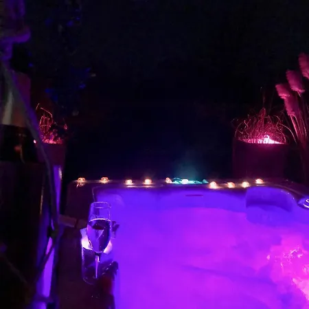 Les Aires En Scenes Au Bord De L'eau 3*