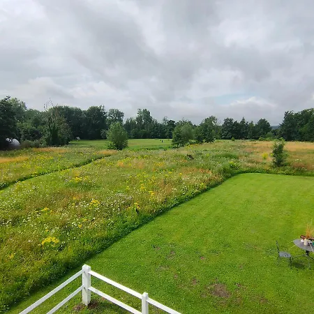 Bed & Breakfast Les Aires En Scenes Au Bord De L'eau