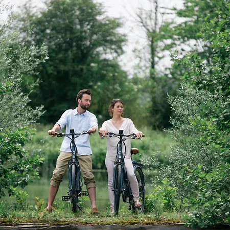Les Aires En Scenes Au Bord De L'eau Bed & Breakfast 3*