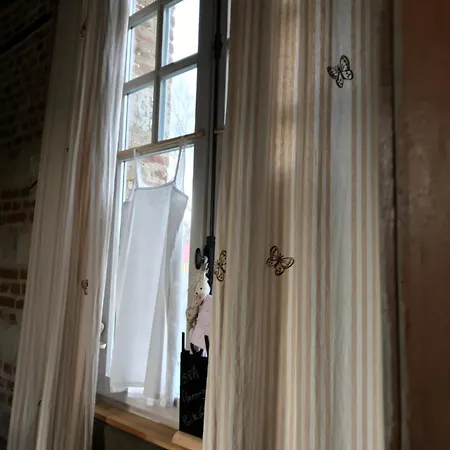 Les Aires En Scènes Couette-café