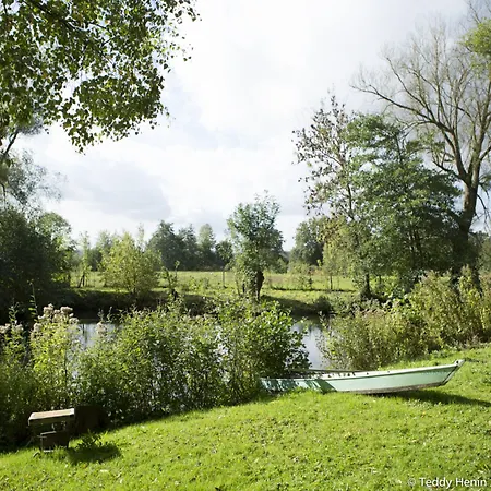 Bed & Breakfast Les Aires En Scenes Au Bord De L'eau