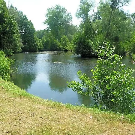 Les Aires En Scenes Au Bord De L'eau Épagne-Épagnette