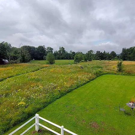 Les Aires En Scenes Au Bord De L'eau Bed & Breakfast 3*