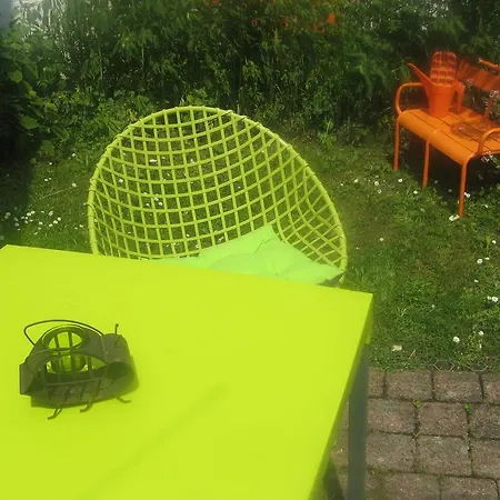Les Aires En Scenes Au Bord De L'eau