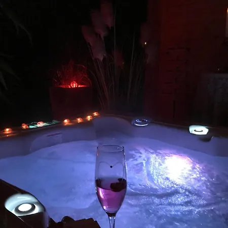 Les Aires En Scenes Au Bord De L'eau Bed & Breakfast 3*