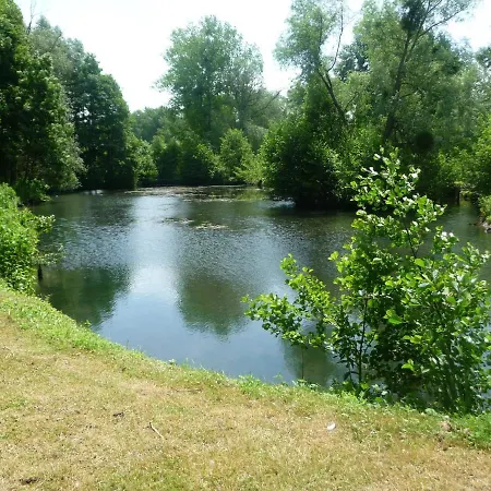 Les Aires En Scènes Couette-café