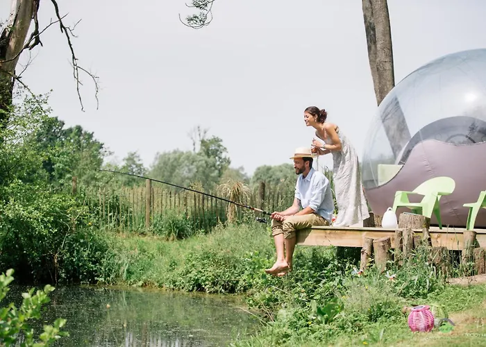 Bed & Breakfast Les Aires En Scenes Au Bord De L'eau 4*