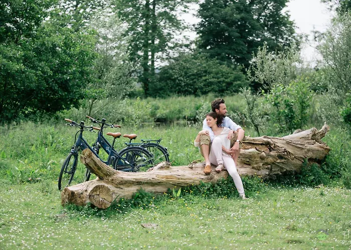 Les Aires En Scenes Au Bord De L'eau 4*