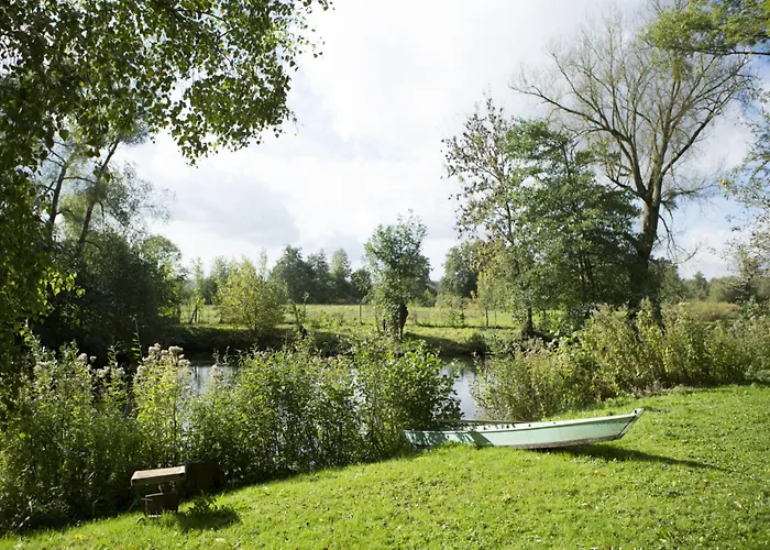 Bed & Breakfast Les Aires En Scenes Au Bord De L'eau